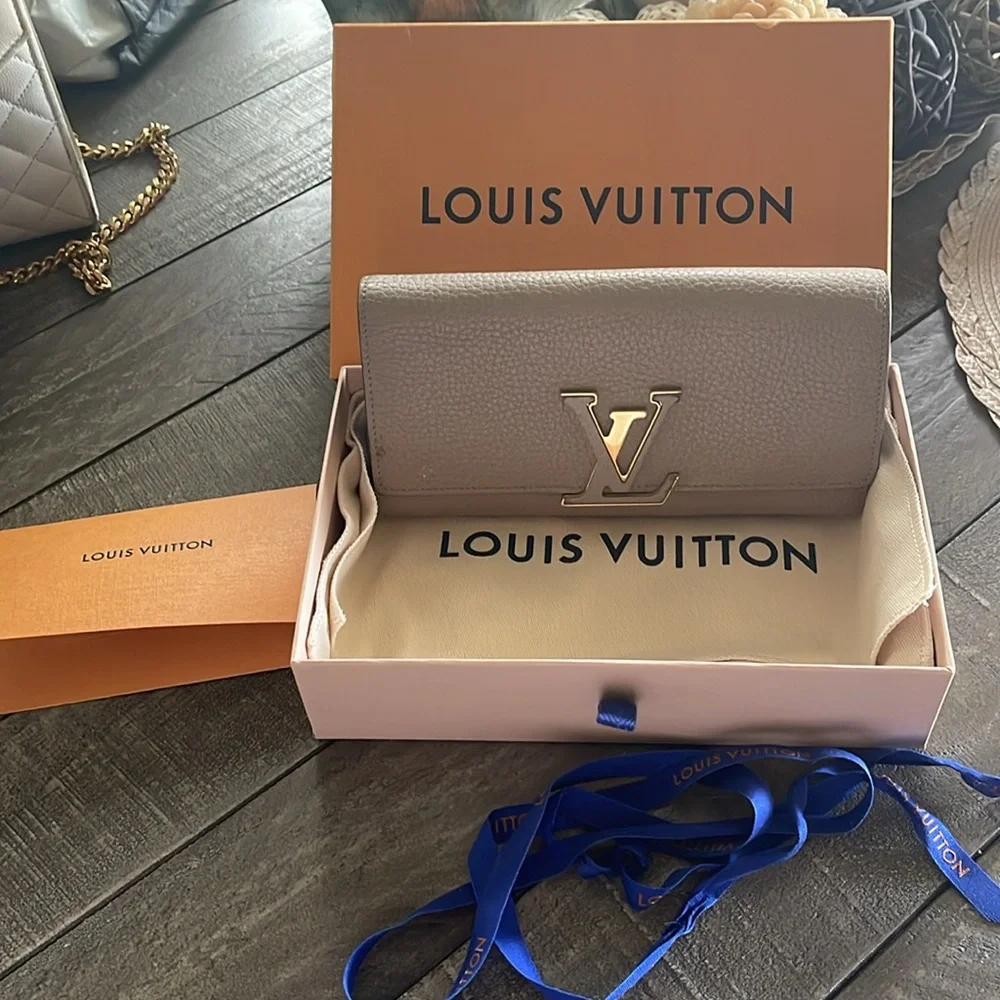 Louis Vuitton Capucines Wallet
